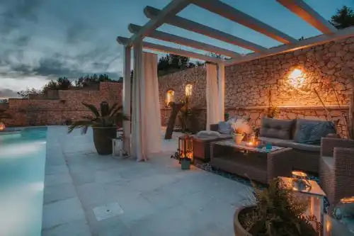 The Residence - 6