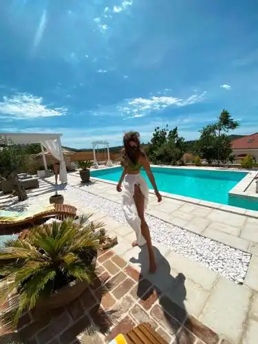The Residence - 7