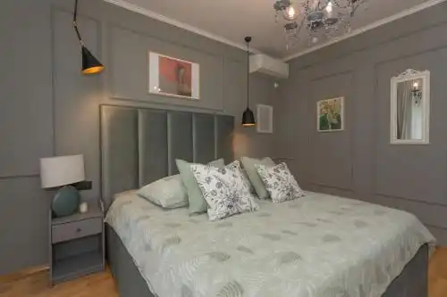 The Residence - 16