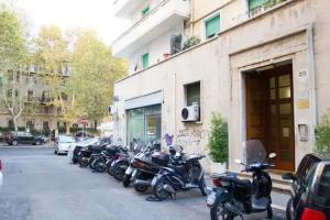 Windows on Mini-hotel, Rome