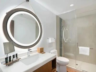 Hyatt Centric Waikiki Beach - 26