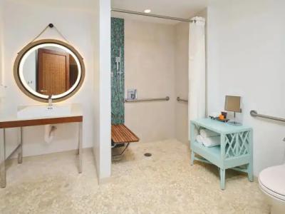 Hyatt Centric Waikiki Beach - 43