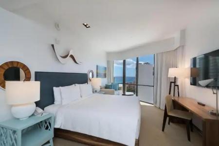 Hyatt Centric Waikiki Beach - 38