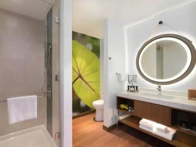 Hyatt Centric Waikiki Beach - 28