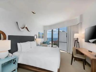 Hyatt Centric Waikiki Beach - 27