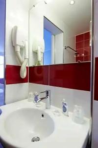 The Originals Paris Paix République - 42