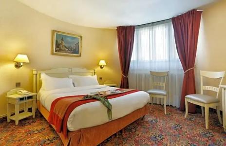 The Originals Paris Paix République - 52