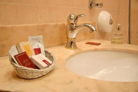 The Originals Paris Paix République - 76