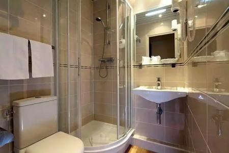 The Originals Paris Paix République - 30