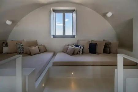 West East Suites - 125