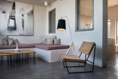 West East Suites - 91