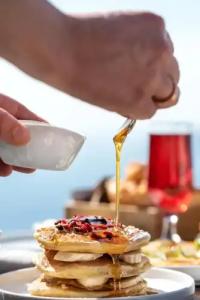 West East Suites - 13