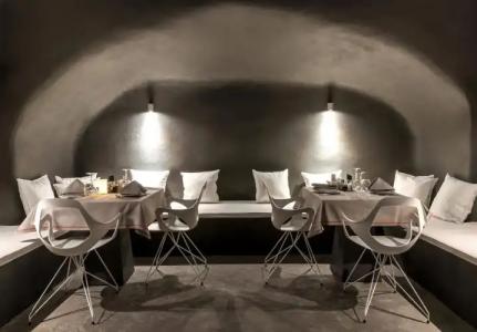 West East Suites - 32