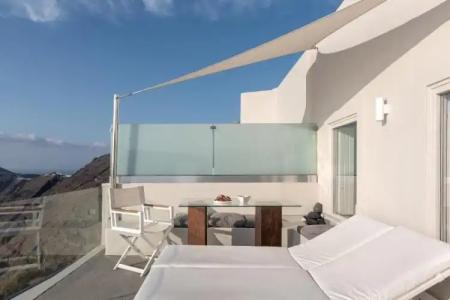 West East Suites - 128