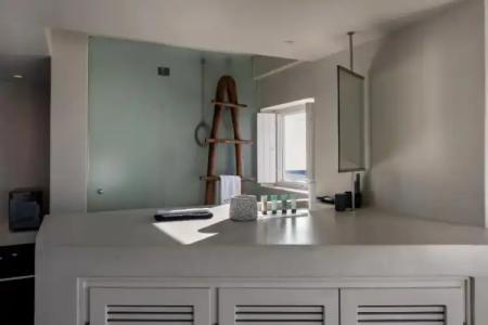 West East Suites - 94