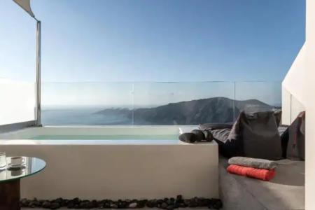 West East Suites - 99