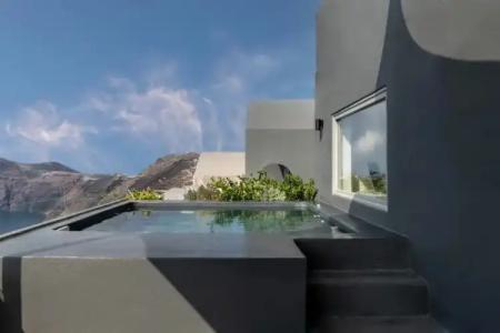 West East Suites - 105