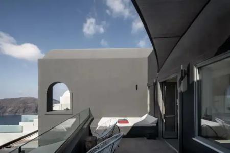 West East Suites - 100