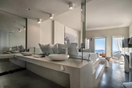 West East Suites - 5