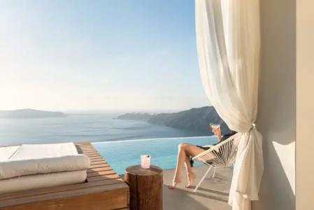 West East Suites - 24