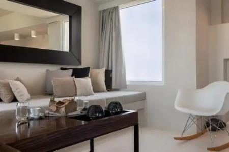 West East Suites - 98