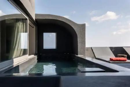 West East Suites - 82