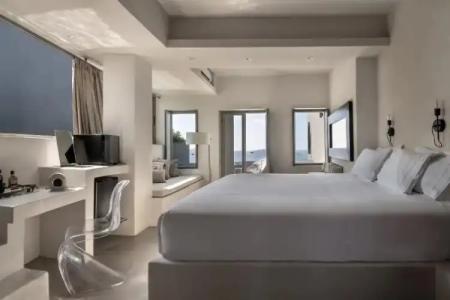 West East Suites - 95