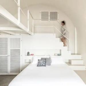 West East Suites - 112