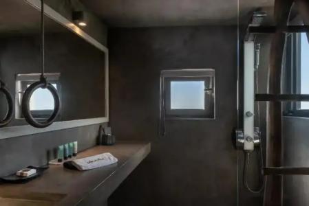 West East Suites - 86