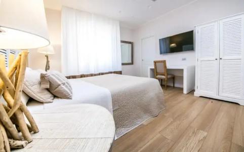 Suite 136 - 6