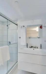 Bars B&B South Beach - 38