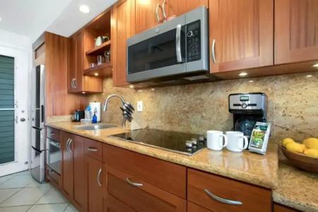 Napili Sunset Beach Front Resort - 17