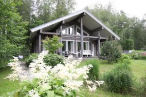 Zagorodnyy dom dlya 6 gostey ryadom s lesom i ozerom v pos. Hotel, Mysovoe