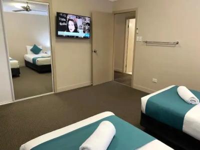 Cityville Luxury Apartments and Motel - 60