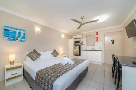 Cityville Luxury Apartments and Motel - 107