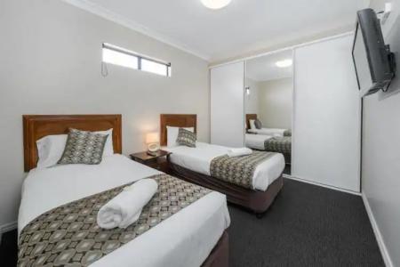 Cityville Luxury Apartments and Motel - 77