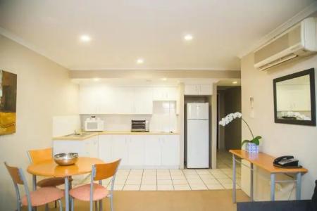 Cosmopolitan Motel & Serviced Apartments - 23