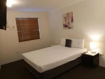 Cosmopolitan Motel & Serviced Apartments - 81