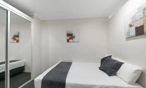 Cosmopolitan Motel & Serviced Apartments - 57