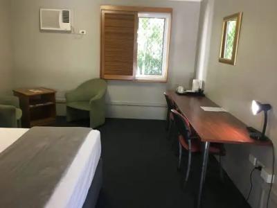 Cosmopolitan Motel & Serviced Apartments - 4