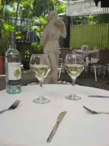 Cosmopolitan Motel & Serviced Apartments - 25