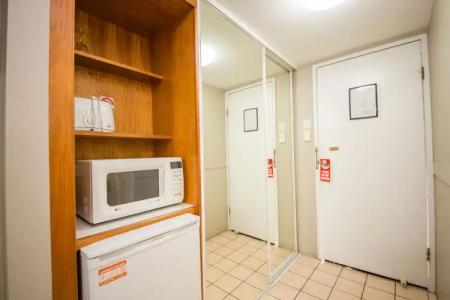 Cosmopolitan Motel & Serviced Apartments - 22