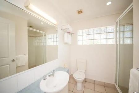 Cosmopolitan Motel & Serviced Apartments - 56