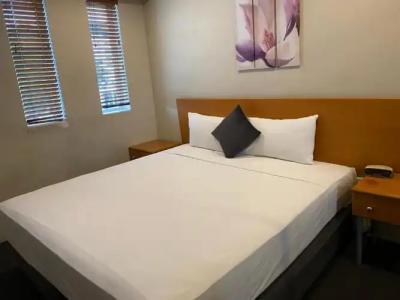 Cosmopolitan Motel & Serviced Apartments - 61
