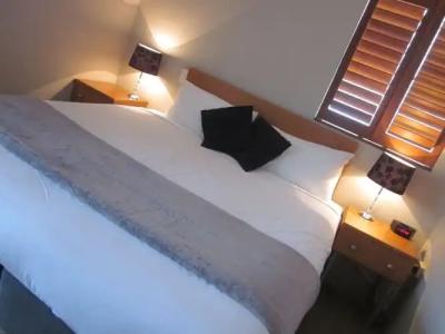 Cosmopolitan Motel & Serviced Apartments - 62