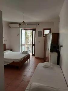 Vatican Rooms Guest House - 71
