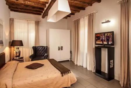 Chilling Hot Tub Suite - 12