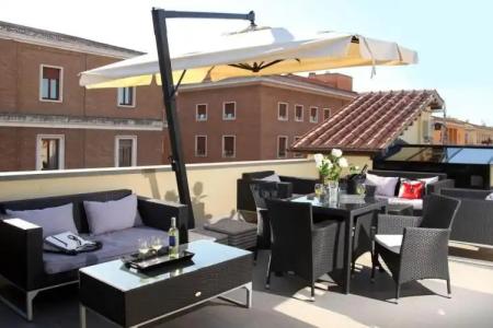 Chilling Hot Tub Suite - 10