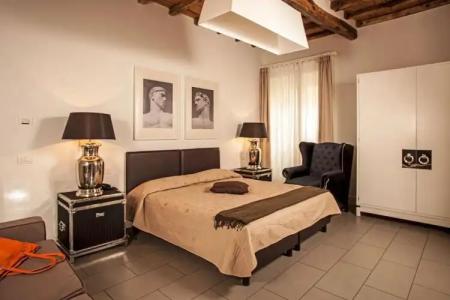 Chilling Hot Tub Suite - 5