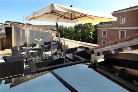 Chilling Hot Tub Suite - 7